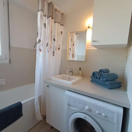 Appartement Meuble Centre-ville Avec Parking & Balcon *